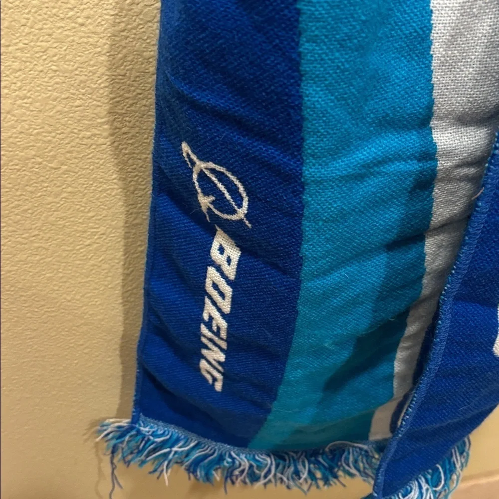 Boeing 737 Blue Scarf